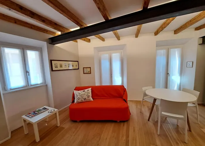 Casa Rosada Apartment Como